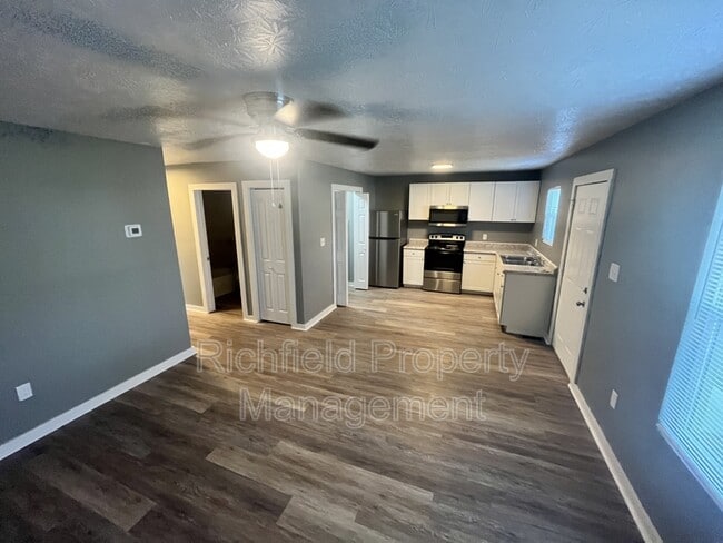Photo - 2850 N Chester Ave