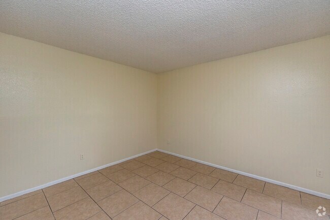 2BR, 1BA - 872SF - Primary Bedroom