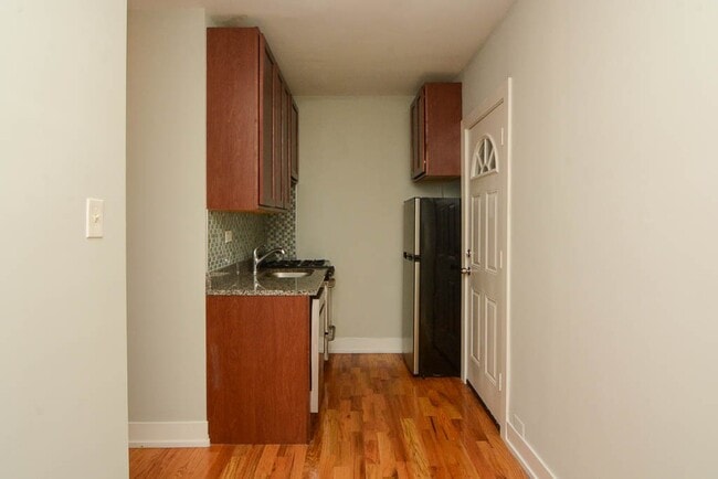 Photo - 2858 N Mildred Ave Unit R2
