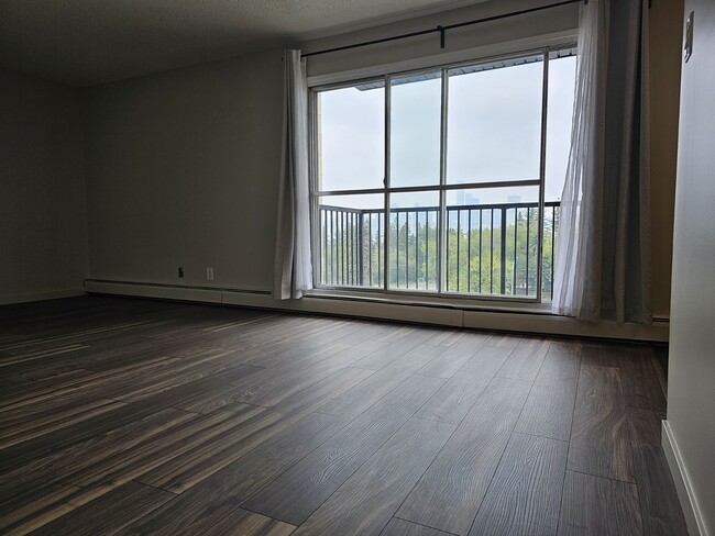 Photo - 11010 82 St NW