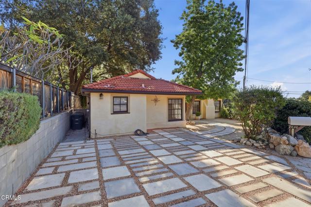 Building Photo - 2646 N Altadena Dr