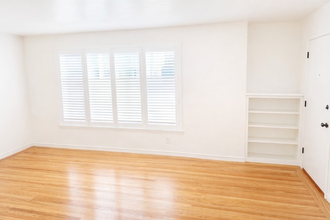 Building Photo - 216 Paramount Dr Unit 1