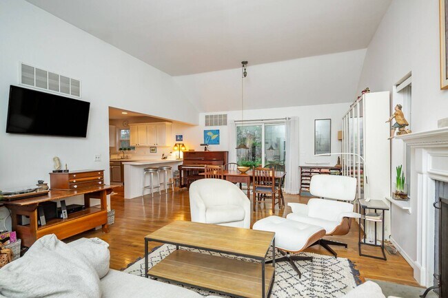 Photo - 98 Thomas Ave