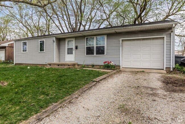 Building Photo - Ranch home in Champaign - Available 12/01/...