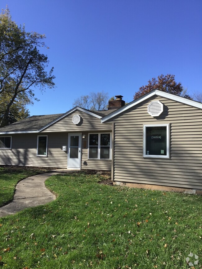 Building Photo - 255 Minocqua St Rental