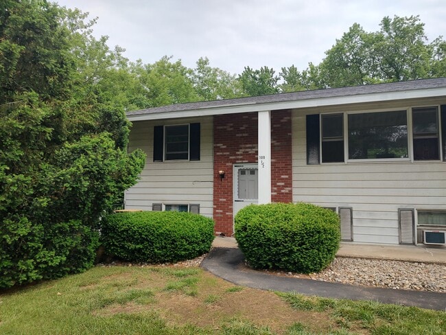 Photo - 100 1/2 W High St Unit A Front West