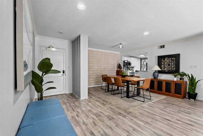 Building Photo - 604 S Ripple Creek Dr Unit 604