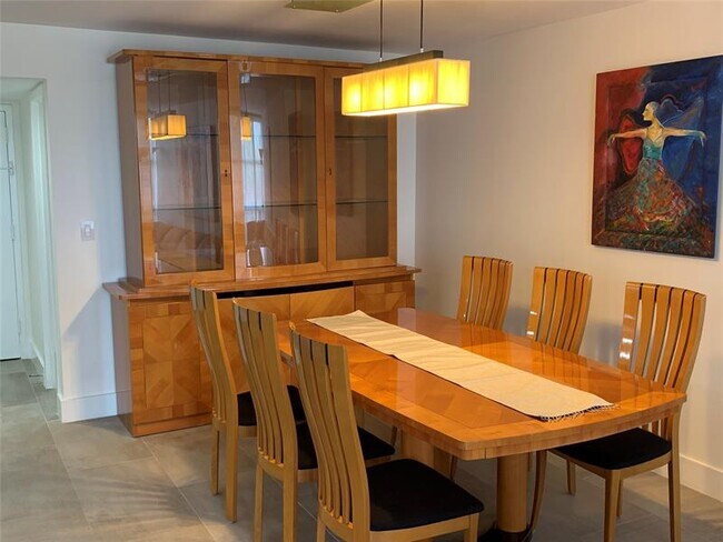 Photo - 1000 Parkview Dr Unit 319