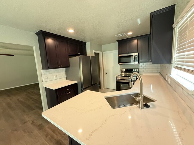 Photo - 1405 S Avery Dr