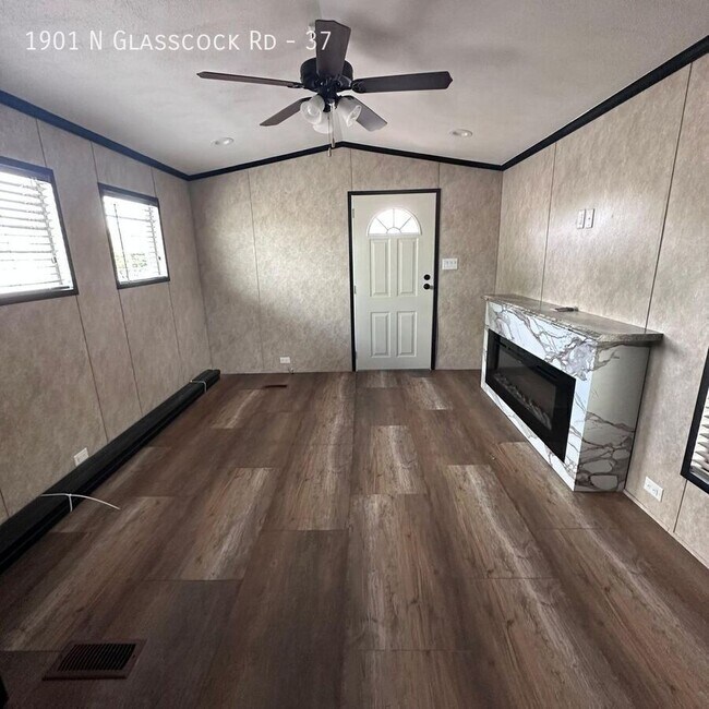 Photo - 1901 N Glasscock Rd