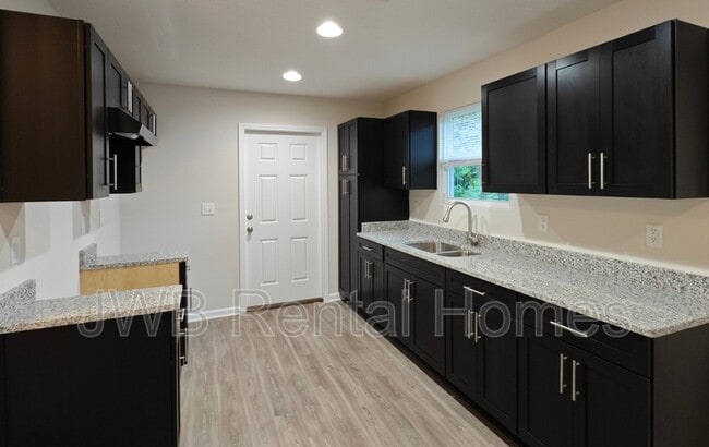 Photo - 1740 W 9th St