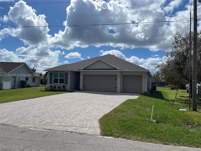 Photo - 455 Londrina Dr