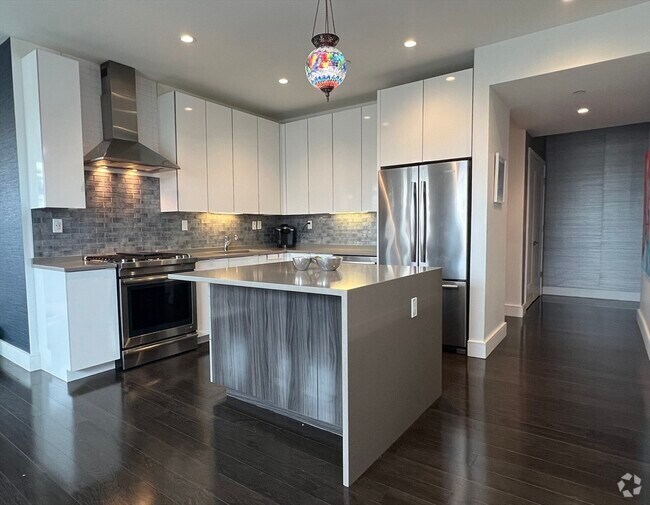 Building Photo - 2 W Sixth St Unit 307 Rental