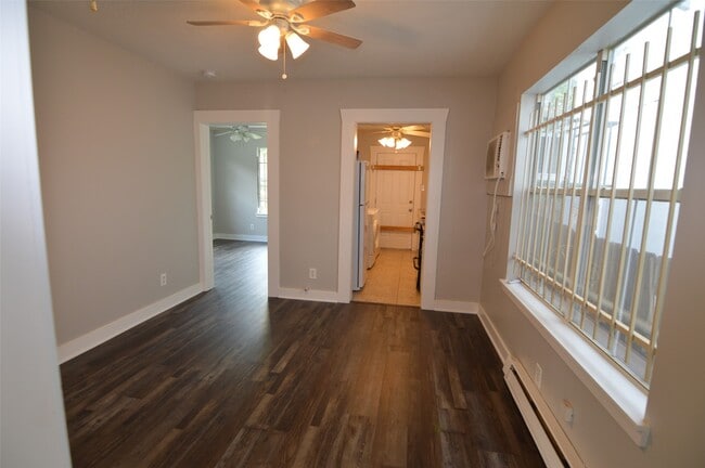 Photo - 2712 Holman St