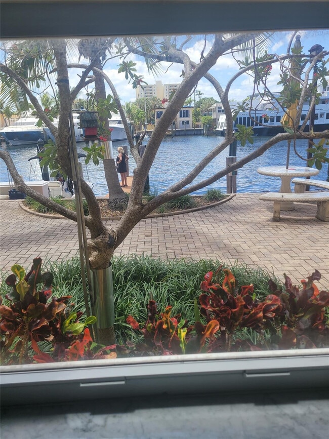 Photo - 815 Middle River Dr Unidad 108