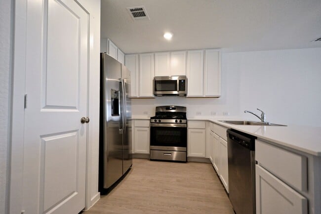 Photo - 446 Payton Pl