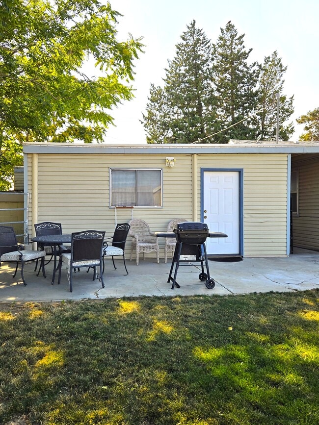 Building Photo - 15822 Riverside Rd Rental