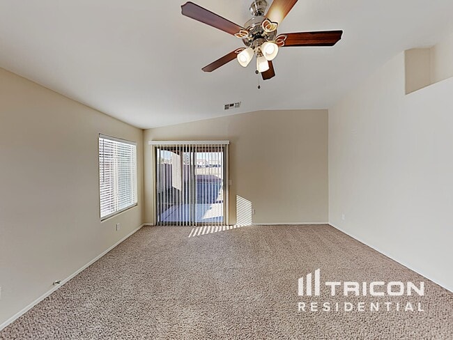 Photo - 30568 N Zircon Dr