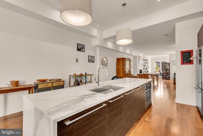Photo - 1207 Girard St NW Unidad 2