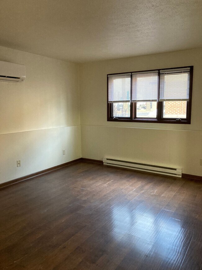 Immaculate Updated 2 Bedroom