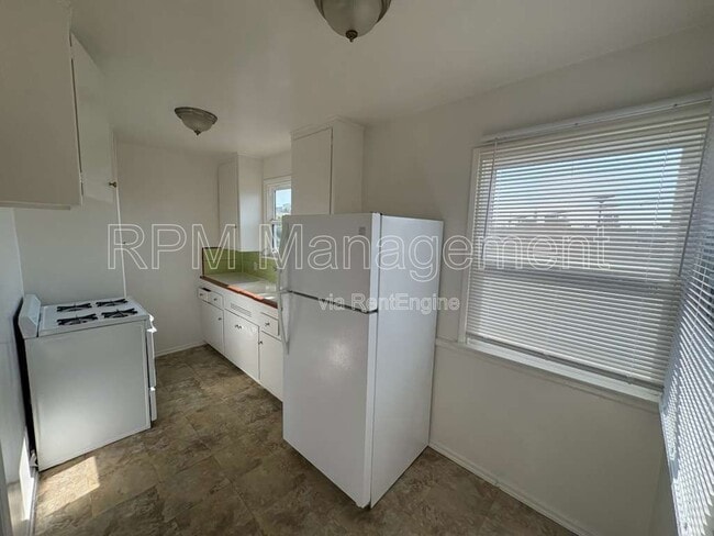 Photo - 124 S Park View St Unidad 6