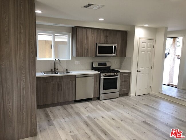 Photo - 2700 Los Olivos Ln