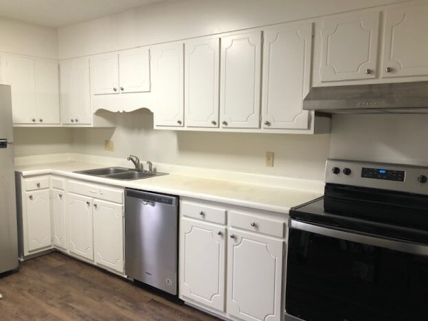 Kitchen - 211 E Northpoint Avenue Unit 211 E Northpoint Ave