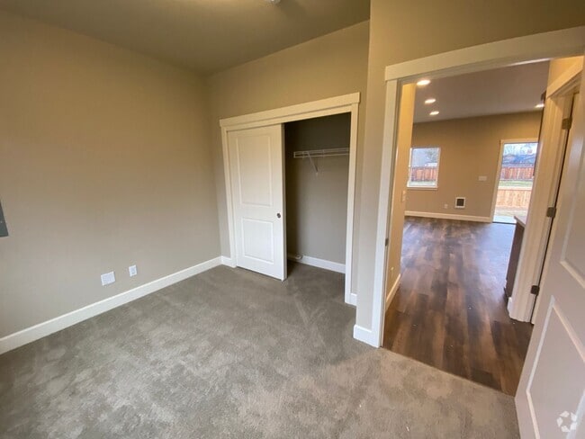 Building Photo - 54- 12th, Poplar Unit 54- 1240 NW Poplar ADU Rental