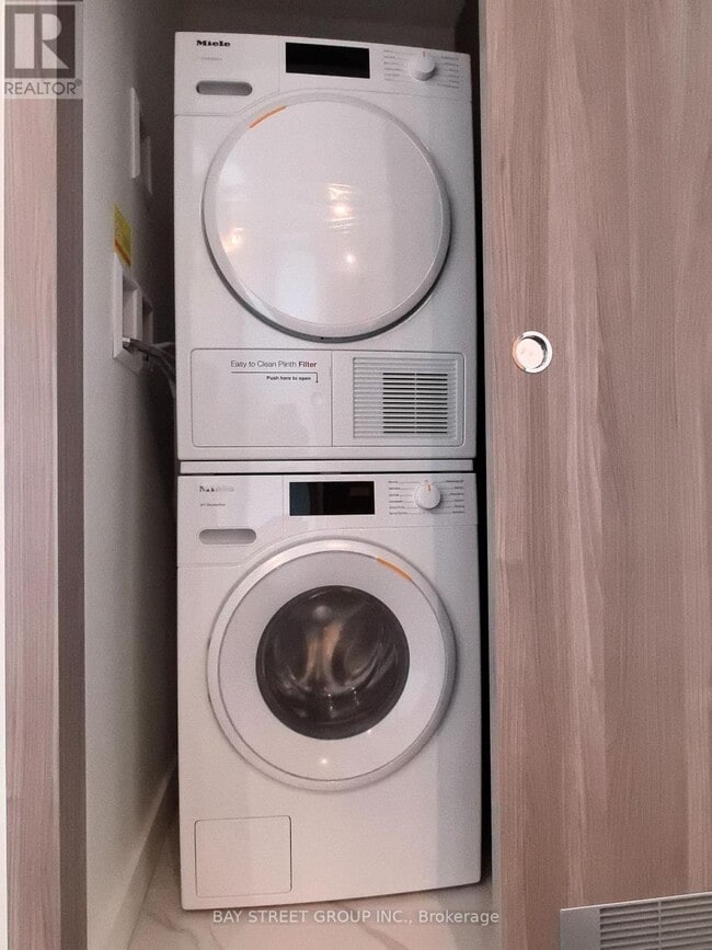 Photo - 27 McMahon Dr Unit 2702