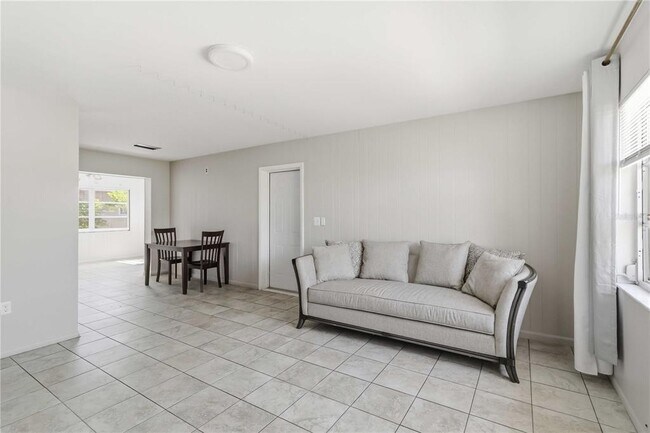 Photo - 308 Lantana Ave