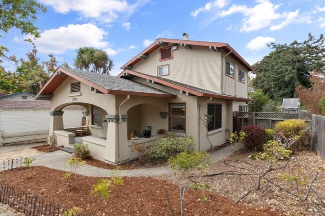 Photo - Upper Dimond/Lincoln Highlands Wonderful Craftsman Home!