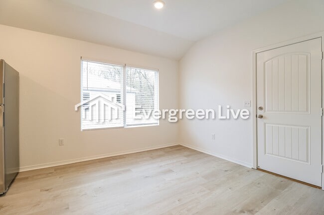 Photo - 165 Meadow Dr