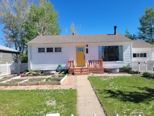 Building Photo - 1517 E Steele St