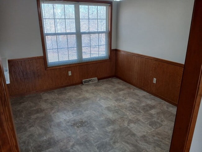 Photo - 3 bdrm, 2.5 bath, 2 car garage House For Rent