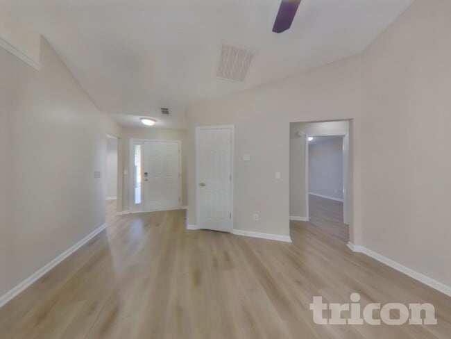 Photo - 130 N Greenfield Cir