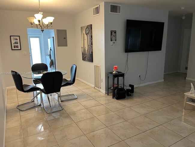 Photo - 462 Golden Isles Dr Unit 203