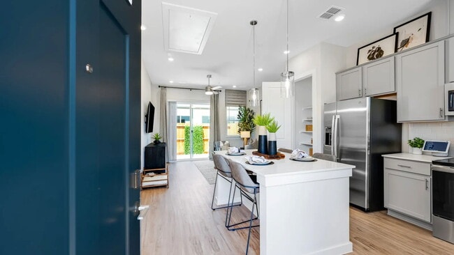 Photo - 220 W Melissa Rd