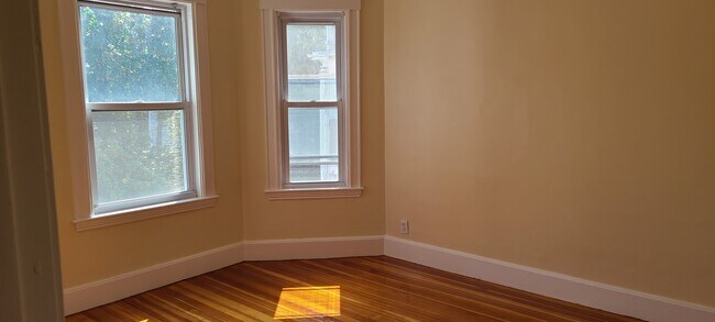 Photo - 10 Emrose Ter Unit #1