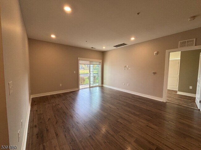 Photo - 518 Tavern Rd