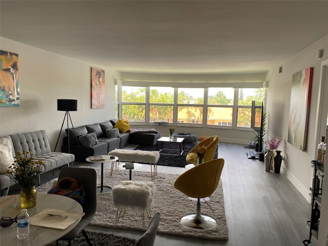 Photo - 3031 NE 51st St Unidad 305W