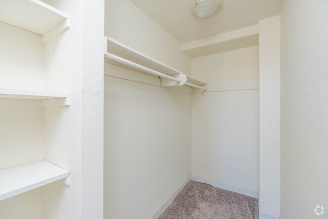 Studio - 365SF - Closet