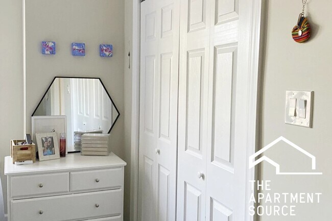 Photo - 646 W Roscoe St Unit 3N