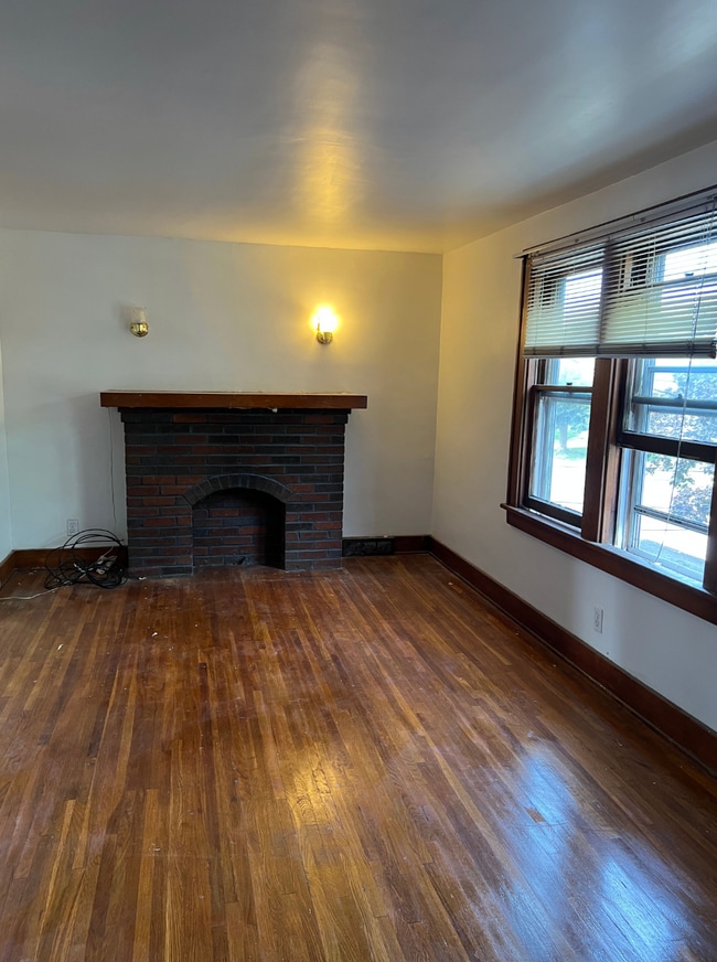 Building Photo - 161 Whitehall Ave Unit 2 Rental