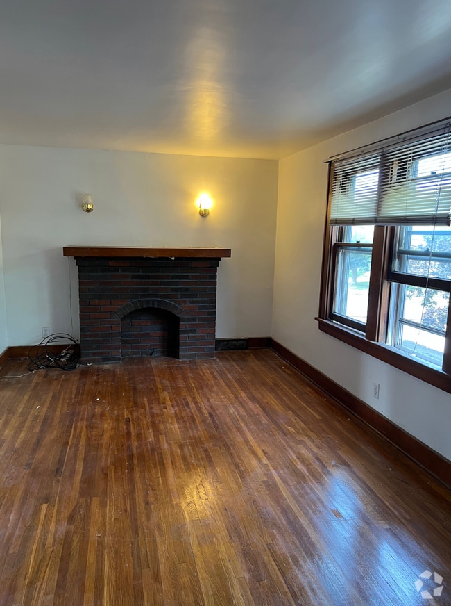Building Photo - 161 Whitehall Ave Unit 2 Rental