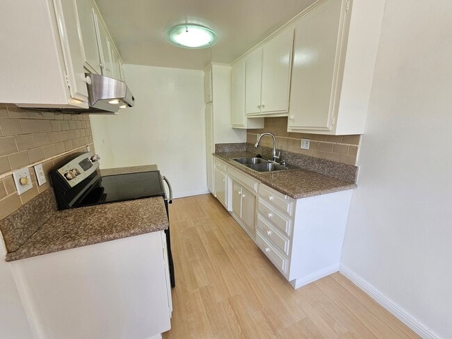 Photo - TOP FLOOR UNIT - Light and Airy 2 Bedroom,... Unit 503