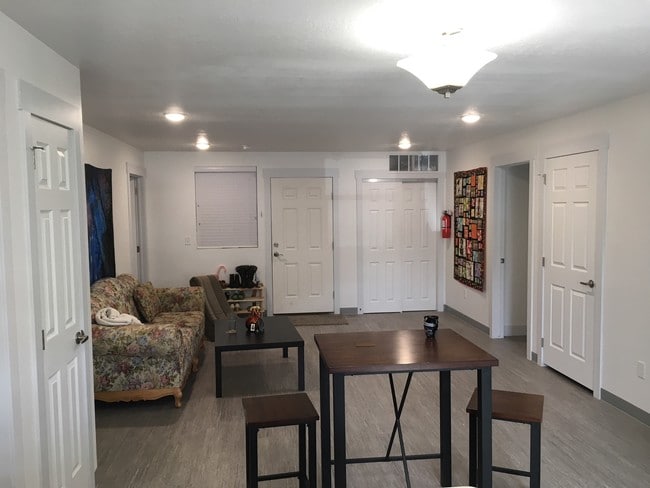 1130 Cedar Knls Unidad B5