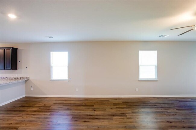 Photo - 280 Mount Vernon Way