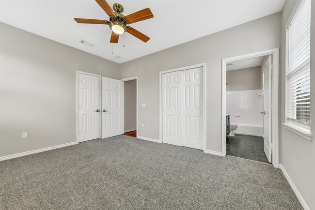 Photo - 4418 N Live Oaks Cir