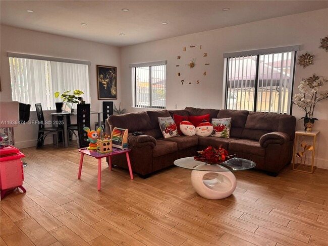 Photo - 2775 SW 6th St