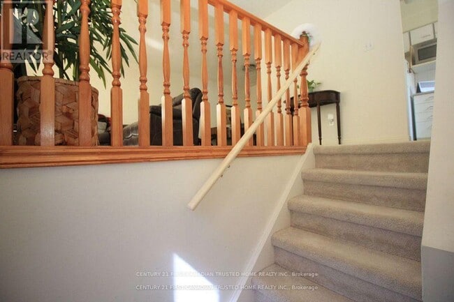 Photo - 893 Lawson Rd